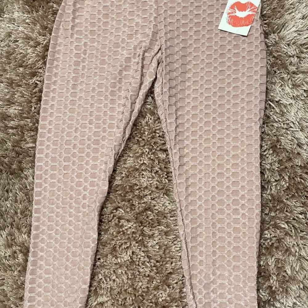 Hot Kiss Woman’s Textured Pink Leggings Sz L